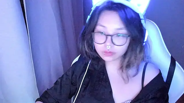 Snapshot of maydaykimmy chatting on May 21, 8:38 pm maydaykimmy online show from May 21, 8:38 pm