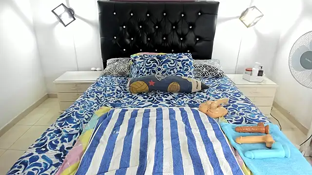 sophiahunt286 online show from December 19, 10:39 pm