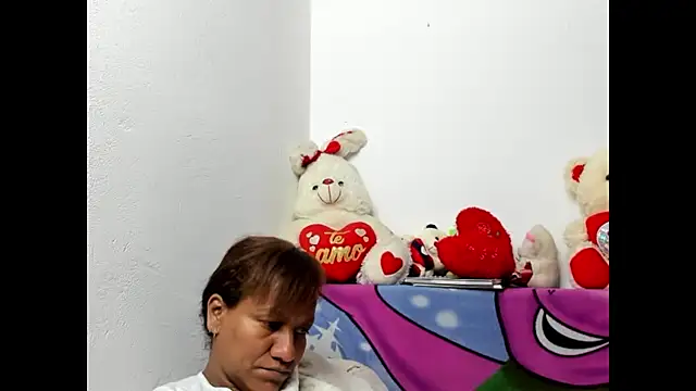 Snapshot of Laflaka22 chatting on December 6, 12:12 am Laflaka22 online show from December 6, 12:12 am