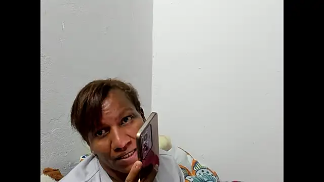 Snapshot of Laflaka22 chatting on December 14, 12:44 am Laflaka22 online show from December 14, 12:44 am