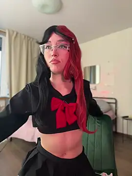 Snapshot of Evangeline_Lawrence_ chatting on December 13, 12:50 pm Evangeline Lawrence online show from December 13, 12:50 pm