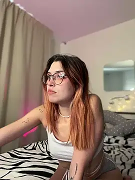 Snapshot of Evangeline_Lawrence_ chatting on March 15, 1:40 pm Evangeline Lawrence online show from March 15, 1:40 pm