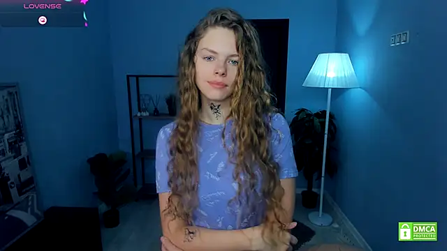 Snapshot of RayaNenlia chatting on December 14, 5:02 am RayaNenlia online show from December 14, 5:02 am