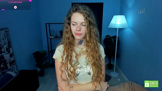 Snapshot of RayaNenlia chatting on December 15, 5:12 am RayaNenlia online show from December 15, 5:12 am