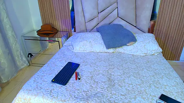 Natalyefoster online show from August 3, 6:44 pm