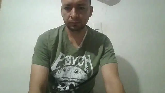 Snapshot of angeljz4 chatting on April 25, 7:44 am angeljz4 online show from April 25, 7:44 am