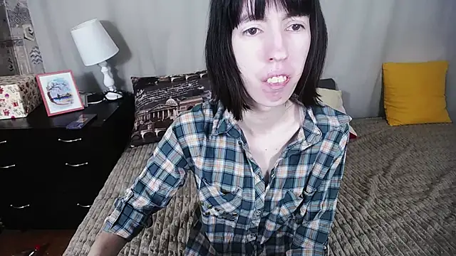 Snapshot of Unusual_G chatting on February 7, 6:24 am Unusual G online show from February 7, 6:24 am