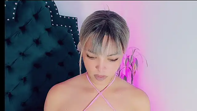 Emmaa Saenz  online show from March 4, 11:43 pm