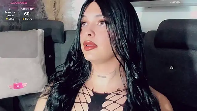 Emmaa Saenz  online show from July 4, 11:11 pm