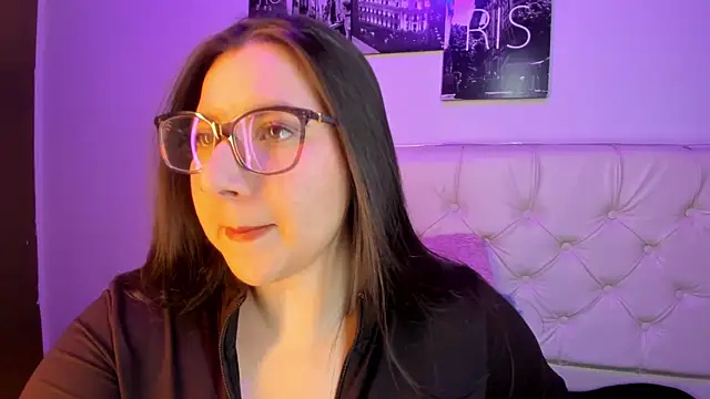 Snapshot of Roxxanne_Bail chatting on March 6, 4:31 am Roxxanne Bail online show from March 6, 4:31 am