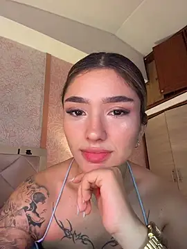 Snapshot of Arianavillada chatting on June 15, 4:04 am Arianavillada online show from June 15, 4:04 am