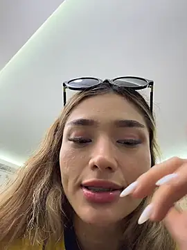 Snapshot of Arianavillada chatting on July 4, 5:13 am Arianavillada online show from July 4, 5:13 am