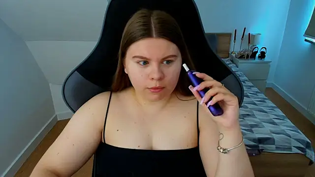 Snapshot of AbbyPleasure chatting on June 24, 9:41 am AbbyPleasure online show from June 24, 9:41 am