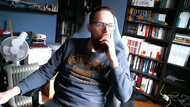 Snapshot of MeSteff chatting on December 14, 10:56 am MeSteff online show from December 14, 10:56 am