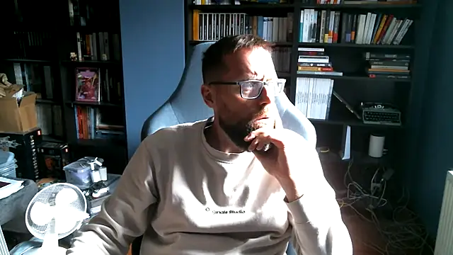 Snapshot of MeSteff chatting on September 27, 9:47 am MeSteff online show from September 27, 9:47 am