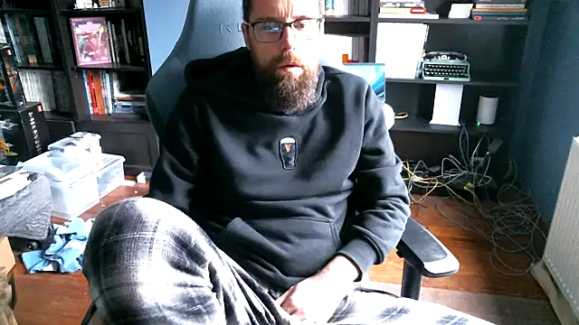 Snapshot of MeSteff chatting on November 9, 8:23 am MeSteff online show from November 9, 8:23 am