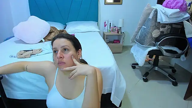kamila lopez online show from June 9, 4:51 pm