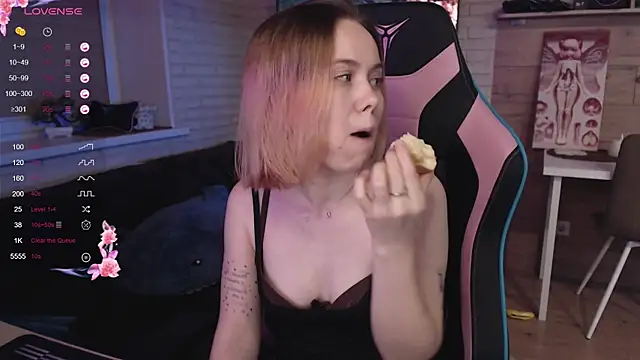 lucy mirror online show from November 10, 8:30 pm