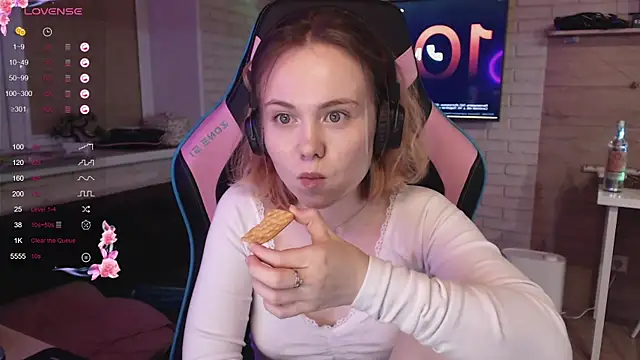 lucy mirror online show from December 2, 9:21 pm