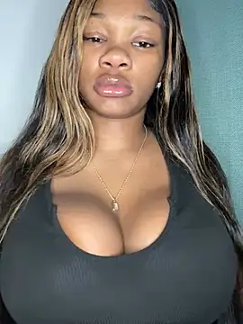 Snapshot of CharismaaBanx chatting on December 28, 12:03 pm CharismaaBanx online show from December 28, 12:03 pm