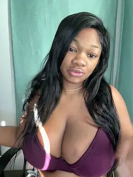 Snapshot of CharismaaBanx chatting on January 5, 8:52 pm CharismaaBanx online show from January 5, 8:52 pm