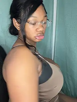 Snapshot of CharismaaBanx chatting on February 4, 8:56 am CharismaaBanx online show from February 4, 8:56 am