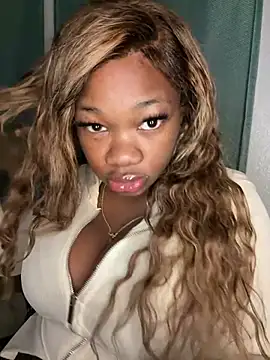 Snapshot of CharismaaBanx chatting on February 7, 3:01 am CharismaaBanx online show from February 7, 3:01 am