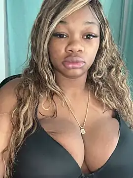 Snapshot of CharismaaBanx chatting on February 9, 9:06 pm CharismaaBanx online show from February 9, 9:06 pm