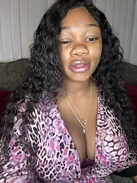 Snapshot of CharismaaBanx chatting on February 19, 7:39 am CharismaaBanx online show from February 19, 7:39 am