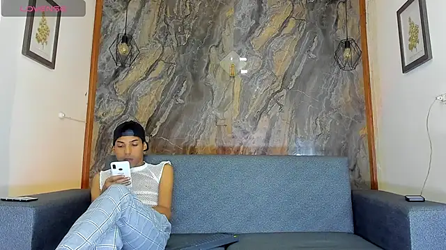 liam genner  online show from December 4, 7:45 pm