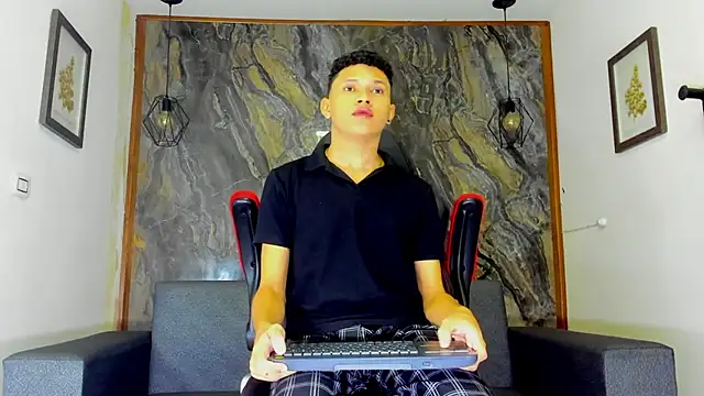 liam genner  online show from January 29, 7:43 pm