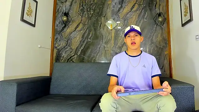 liam genner  online show from February 14, 7:33 pm