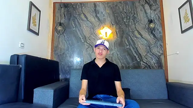 liam genner  online show from February 21, 7:54 pm