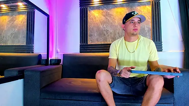 liam genner  online show from September 13, 7:57 pm