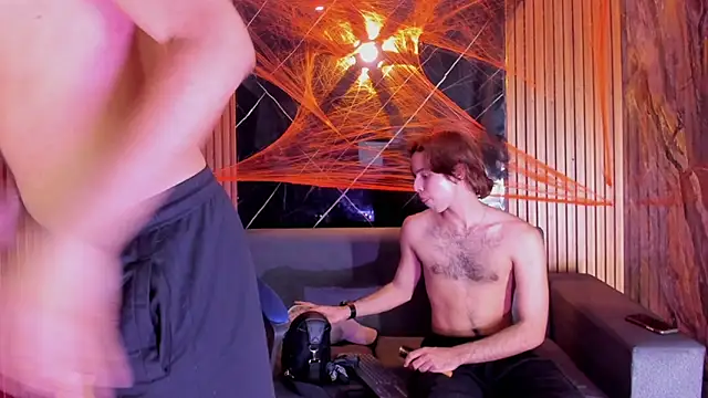 liam genner  online show from October 25, 8:25 pm