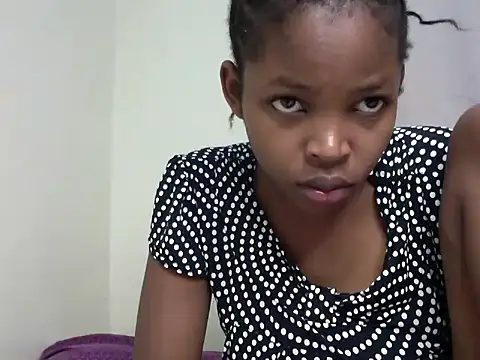 Snapshot of queen-sasha chatting on June 23, 9:02 pm queen-sasha online show from June 23, 9:02 pm