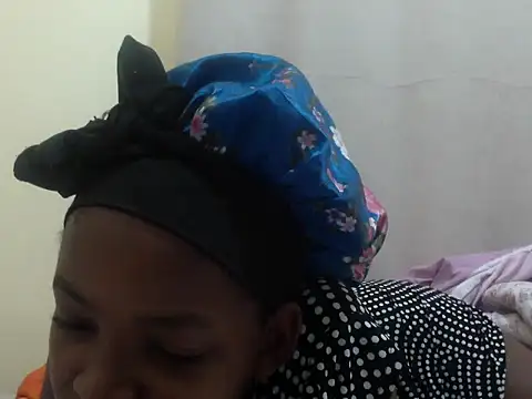 Snapshot of queen-sasha chatting on July 4, 9:15 am queen-sasha online show from July 4, 9:15 am