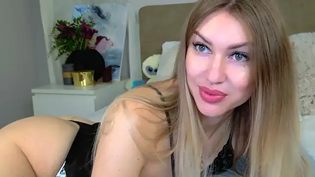 Snapshot of LuisaSin chatting on November 5, 7:30 am LuisaSin online show from November 5, 7:30 am