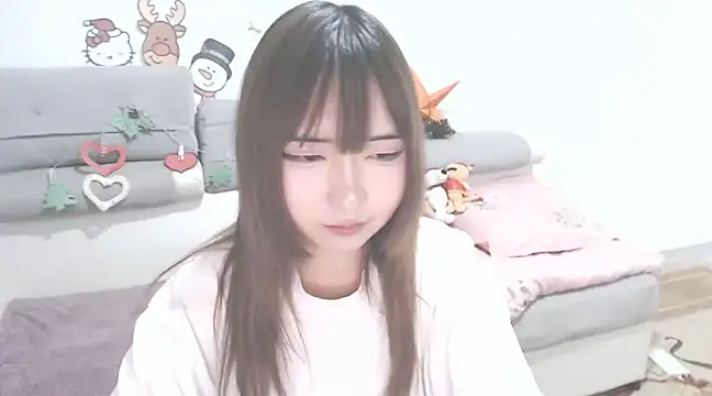 Snapshot of your_angela chatting on December 4, 11:30 am your angela online show from December 4, 11:30 am