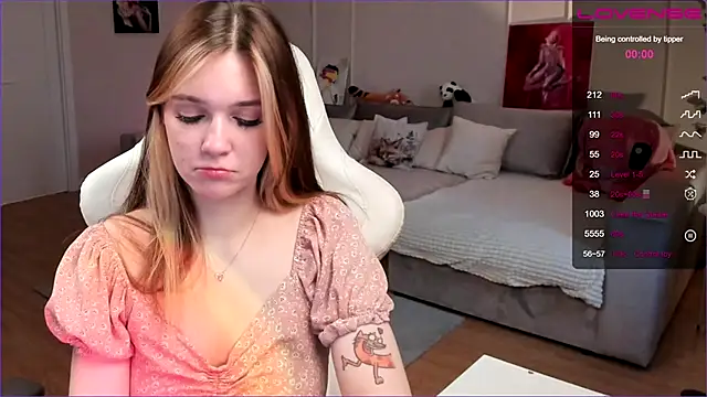 Frau Lina online show from March 15, 3:18 pm