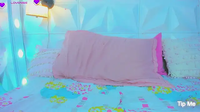 cute latinaxxx online show from February 8, 7:38 pm