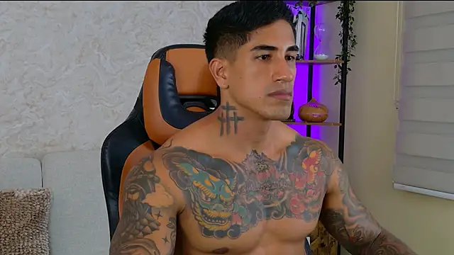 AdanReilly online show from December 11, 11:32 pm