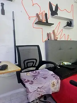 Sophiehuntress online show from February 19, 4:12 am