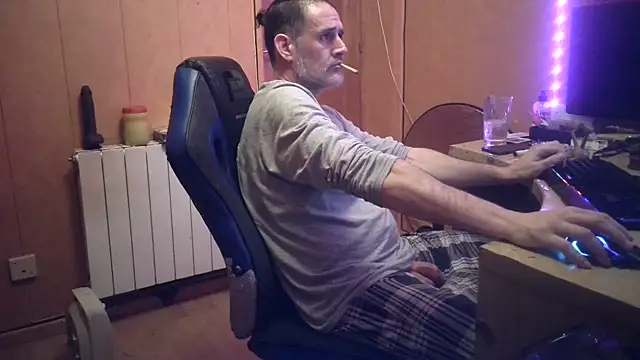 Snapshot of Lia_Y_PatrickX chatting on February 10, 7:28 pm Lia Y PatrickX online show from February 10, 7:28 pm