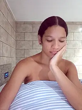 Snapshot of By_Aninha chatting on May 4, 9:33 pm By Aninha online show from May 4, 9:33 pm