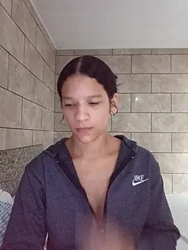 Snapshot of By_Aninha chatting on May 12, 7:16 am By Aninha online show from May 12, 7:16 am