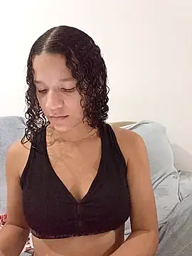 Snapshot of By_Aninha chatting on May 27, 12:29 am By Aninha online show from May 27, 12:29 am