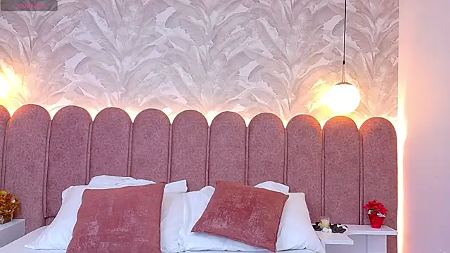 Martina-Roberts online show from February 13, 1:29 am