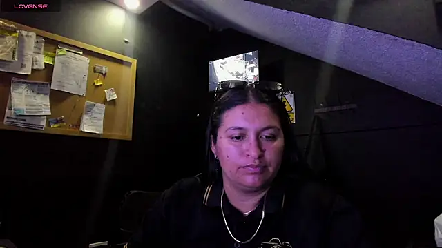 Mia oficial online show from December 19, 3:57 am