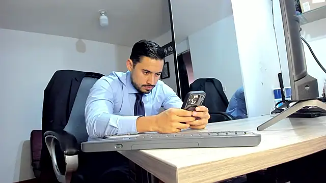 Snapshot of thesexlawyer1 chatting on October 29, 8:10 pm thesexlawyer1 online show from October 29, 8:10 pm